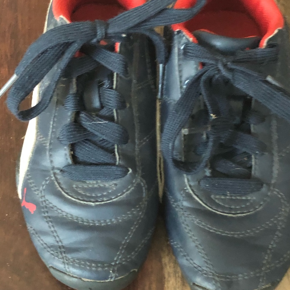 Puma Boys size 12 indoor soccer shoes